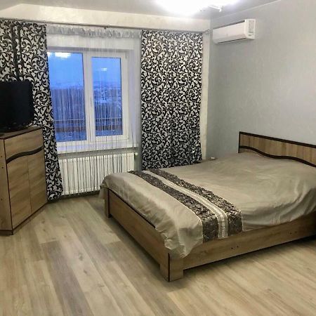 Апартаменти Економ Ivano-Frankivsk Exteriör bild