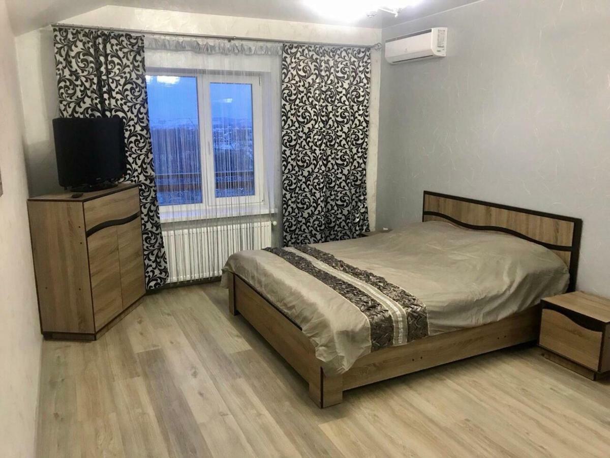 Апартаменти Економ Ivano-Frankivsk Exteriör bild